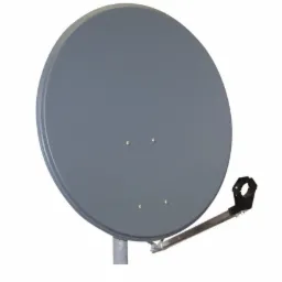 Szara antena satelitarna ustawiona bokiem, widoczne cztery śruby na talerzu i ramię mocujące z czarnym uchwytem, tło białe.