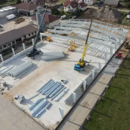 Inspektor Nadzoru Inwestorskiego przy budowie hali produkcyjnej koło Złotowa