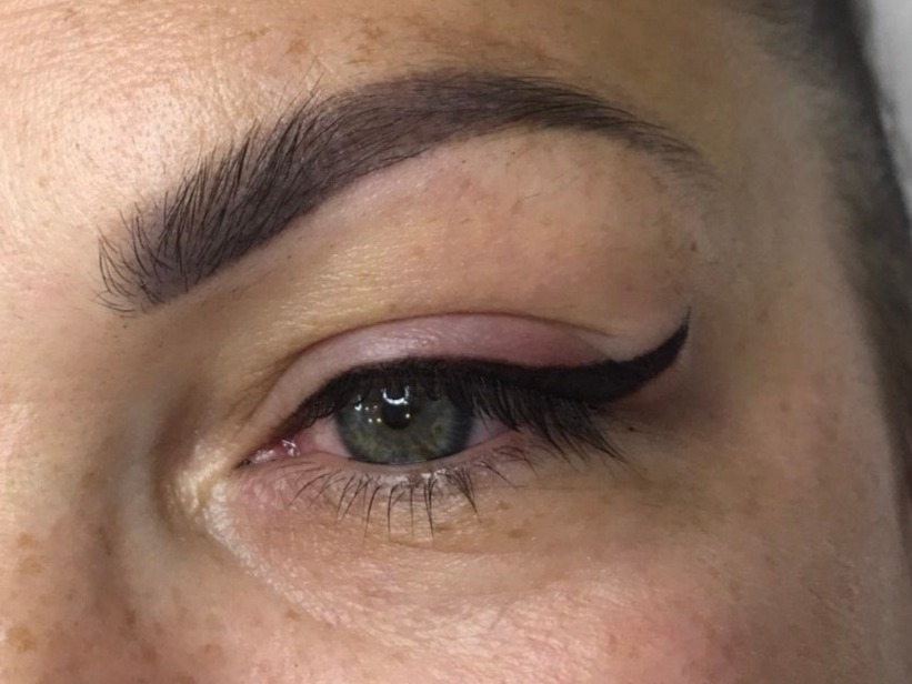 Makijaż permanentny kreski i makijaż permanentny brwi po 3 tygodni