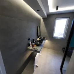 Nowoczesna łazienka z szarymi płytkami, podw&oacute;jną umywalką w czarnym kolorze i oświetleniem LED na suficie.