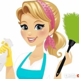 Karykatura kobiety z blond włosami i różową chustą, trzymającej w dłoni żółtą rękawiczkę, spryskiwacz i zielony zmiotak do kurzu.