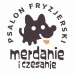 Logo salonu pielęgnacji zwierząt z wizerunkiem uśmiechniętego psa i napisem 'merdanie i czesanie'.