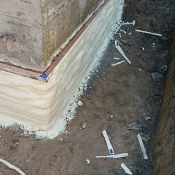 ET Centrum Izolacji - Izolacja Fundamentu z kamienia Pianą Zamknięto Komorową