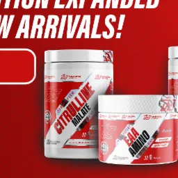 Promocyjna grafika przedstawiająca trzy opakowania suplementów diety marki Immortal Nutrition na czerwonym tle z hasłem 'The New Arrivals!'