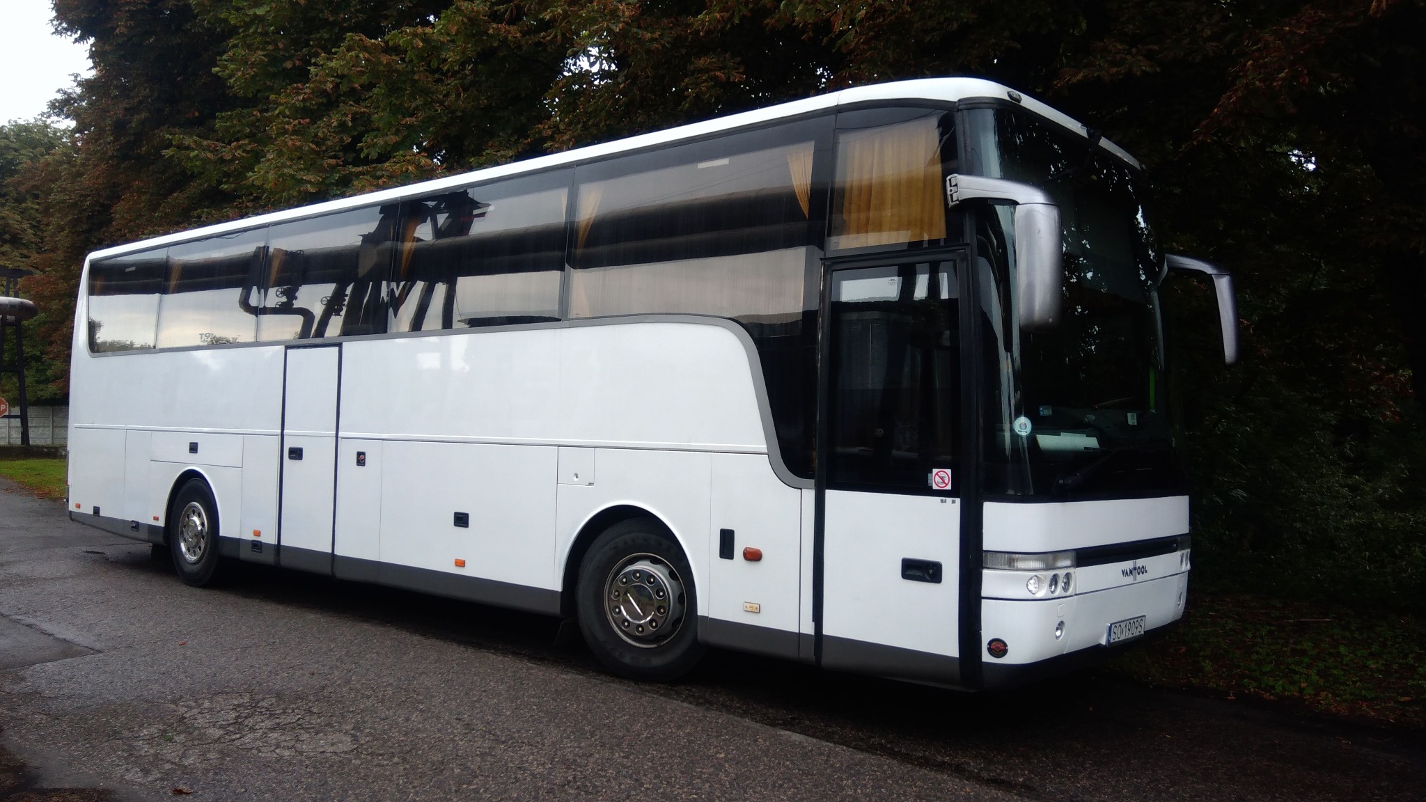 autobus turystyczny 54 miejsca