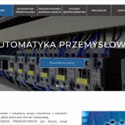 Panel sterowania automatyki przemysłowej z widocznymi elementami elektrycznymi i okablowaniem, część strony internetowej firmy Amp Control.