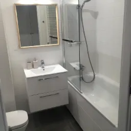 Projekt + realizacja w standardzie pod klucz. Mieszkanie pod wynajem. Pow. 34 m2. Widok na łazienkę.