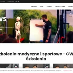 Strona internetowa Centrum Wydarzeń Szkoleniowych cws-szkolenia.pl z widocznym logo, menu nawigacyjnym i sliderem prezentującym salę szkoleniową z modelem szkieletu i instruktorem piszącym na tablicy.