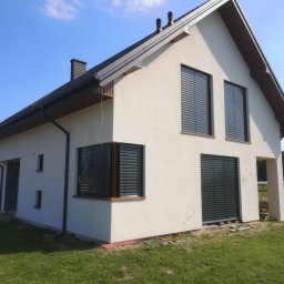 Żaluzje podtynkowe Z90, kolor antracyt.