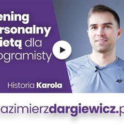 Kazimierz Dargiewicz Dietetyk i Trener Personalny - Mężczyzna w sportowej koszulce z mikrofonem, obok fioletowy baner z tekstem 'Trening personalny z dietą dla programisty' i przyciskiem odtwarzania wideo.