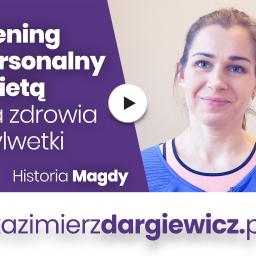 Kazimierz Dargiewicz Dietetyk i Trener Personalny - Portret uśmiechniętej kobiety w sportowym stroju na tle jasnej ściany, obok grafika z tekstem 'Trening personalny z dietą dla zdrowia i sylwetki' oraz adres strony internetowej.