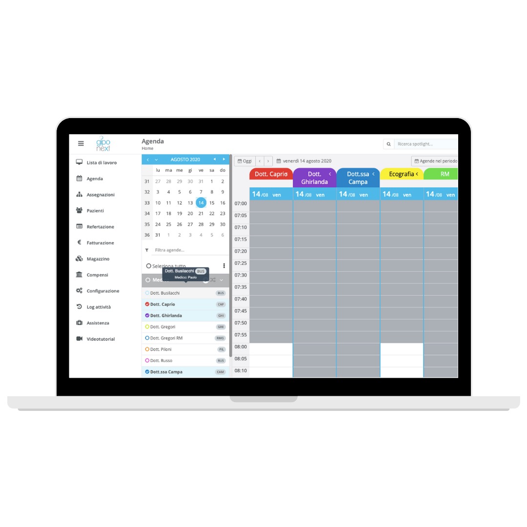 Ekran laptopa wyświetlający cyfrowy kalendarz z widokiem tygodniowym, z zaznaczonymi terminami wizyt lekarskich na dzień 14 sierpnia 2020, z listą lekarzy po lewej stronie i opcją filtrowania.
