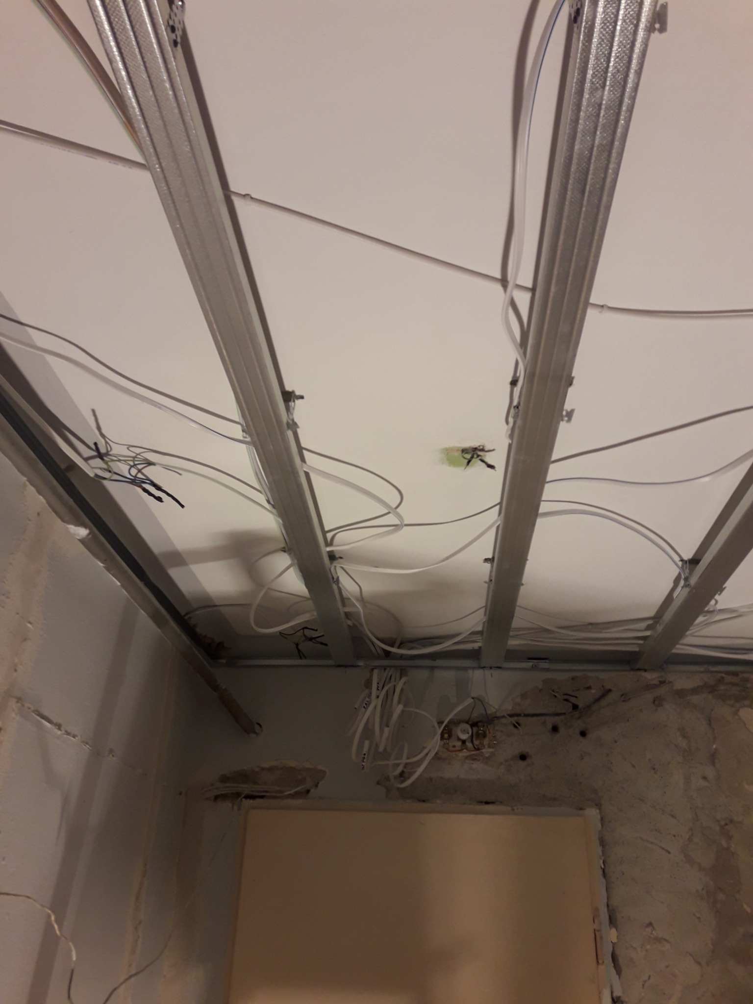 Sufity podwieszane plus nowa instalacja elektryczma