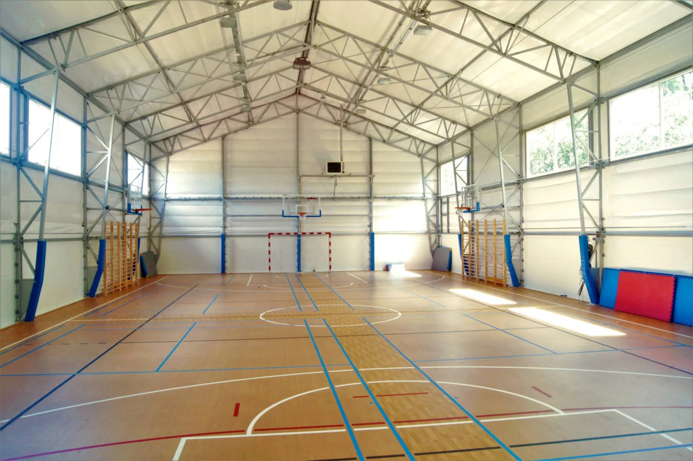 Hala sportowa przy szkole podstawowej