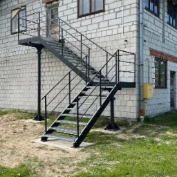 Schody 130cm malowane proszkowo