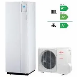 Biała jednostka wewnętrzna i zewnętrzna pompy ciepła Fujitsu z etykietami energetycznymi A++ i A+ wskazującymi na efektywność ogrzewania i ciepłej wody użytkowej.