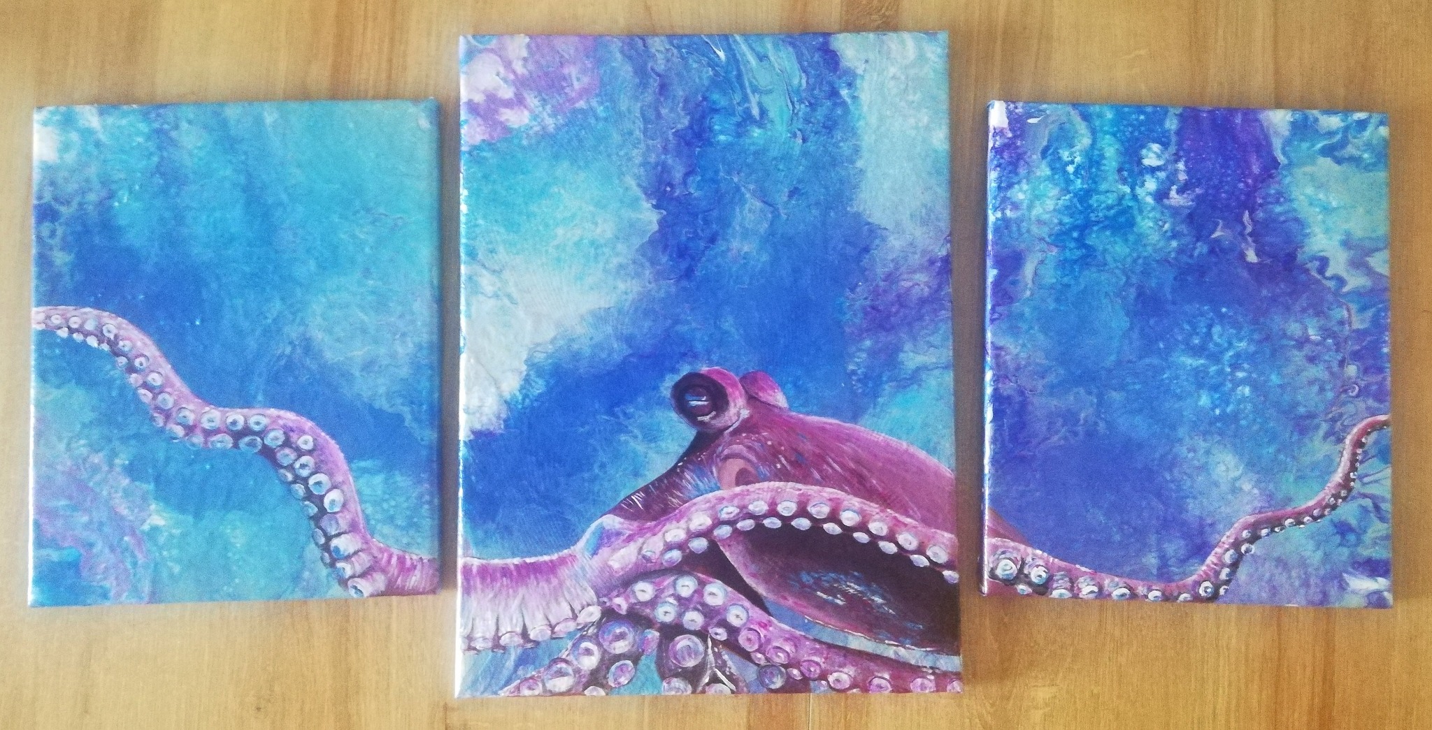 Ośmiornica na pouringu - praca na zamówienie. Akryl na płótnach.