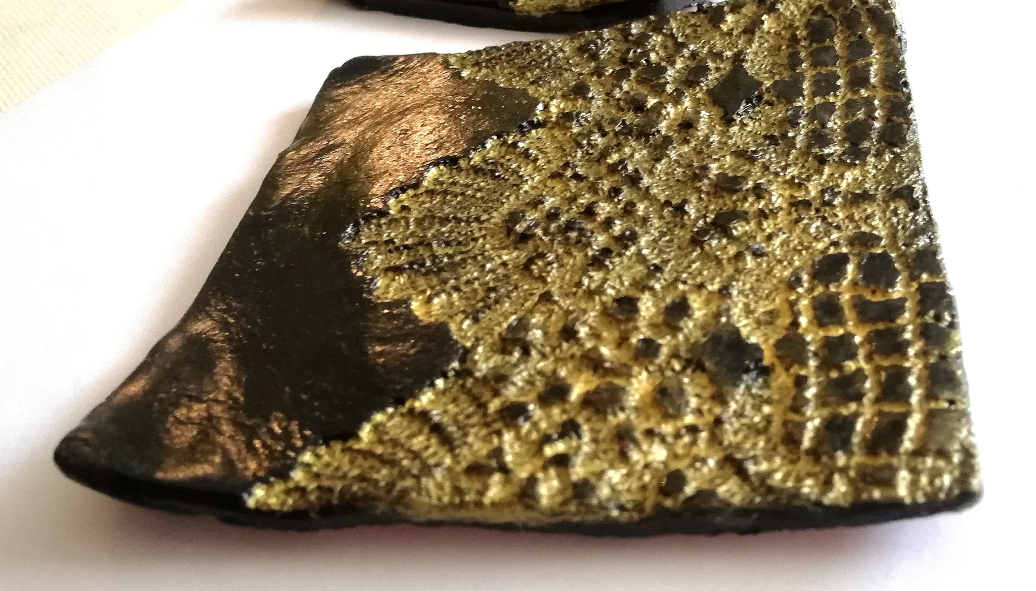 Talerzyk - podstawka. Glina i farby.