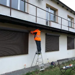 Montaż rolet zewnętrznych aluminiowych w domku jednorodzinny.