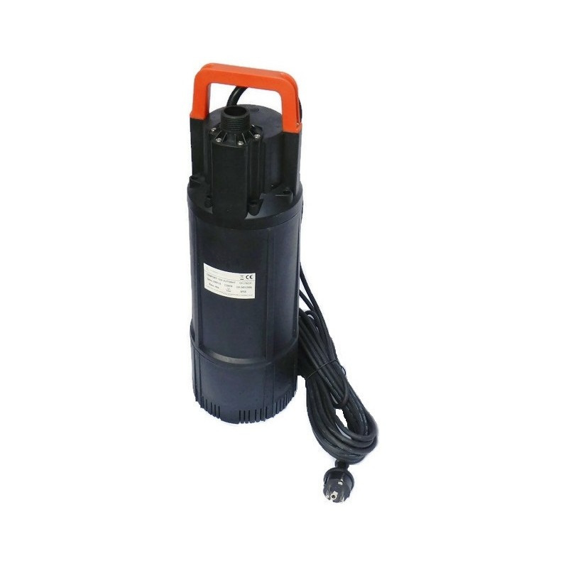 Czarna pompa zatapialna z pomarańczową rączką, widoczny kabel zasilający i wtyczka na białym tle.