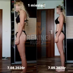 Porównanie sylwetki kobiety bokiem przed i po miesiącu treningów, widoczna zmiana w kształcie pośladków i brzucha, data na zdjęciach: 7.08.2020 i 7.09.2020.