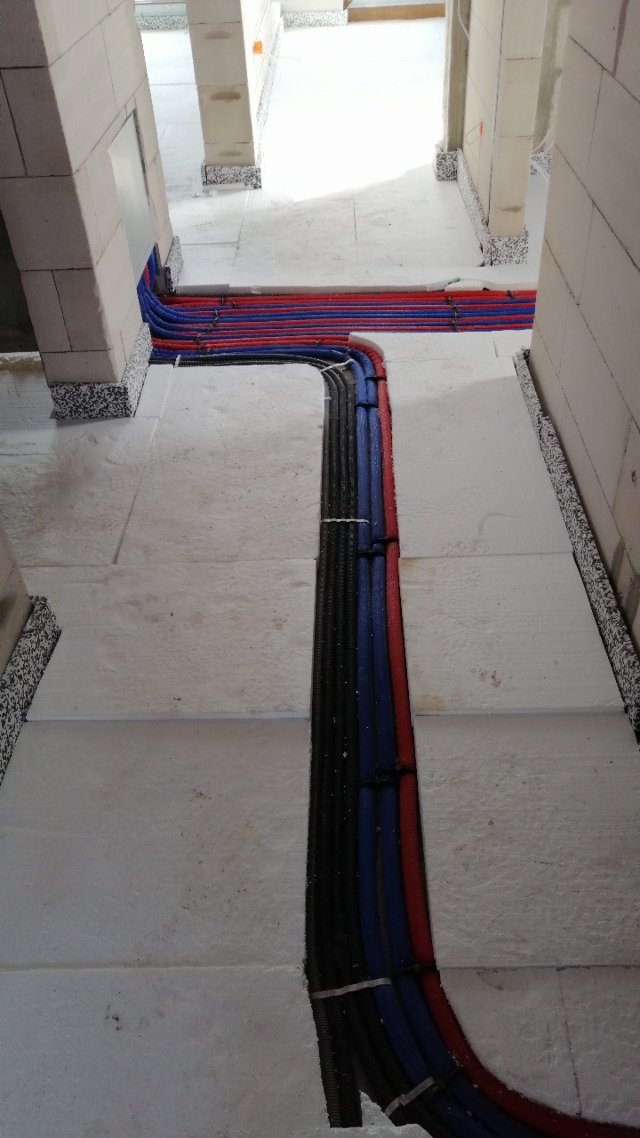 System dolny, trasy kablowe.