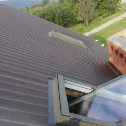 Blacha trapezowa, montaż okien dachowych,okucia kominów...