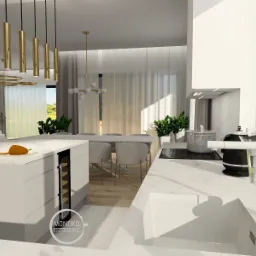 Wizualizacja jasnej, nowoczesnej kuchni z wyspą, złotymi lampami wiszącymi i jadalnią w tle, z widocznym logo projektanta na wyspie.