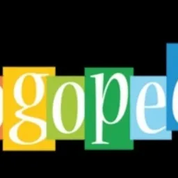 Kolorowy napis na czarnym tle, gdzie każda litera słowa jest umieszczona na innym, barwnym prostokącie.