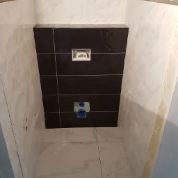 Montaż wc pod tynkowy oraz ułożenie kafelek