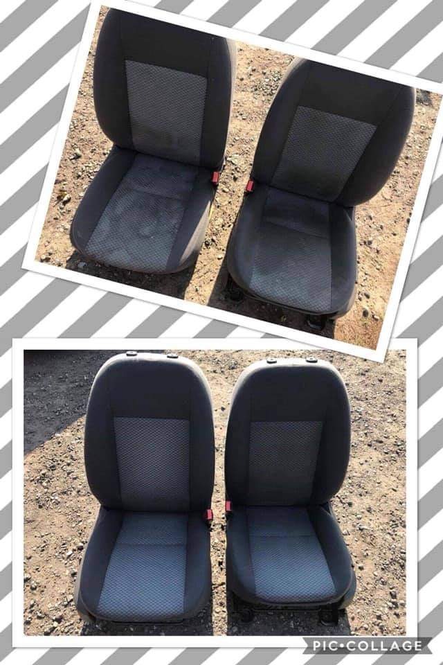 Dwa wyjęte fotele samochodowe z szarą tapicerką, sfotografowane na zewnątrz w dwóch ujęciach: przed i po prawdopodobnym czyszczeniu, widoczne plamy na jednym z foteli.