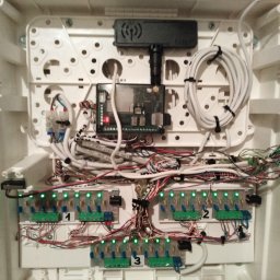 Wykonanie szafki z elementami sterująco-monitorującymi systemu alarmowego