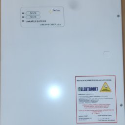 Montaż zasilacza buforowego do bezprzerwowego zasilania systemu CCTV.