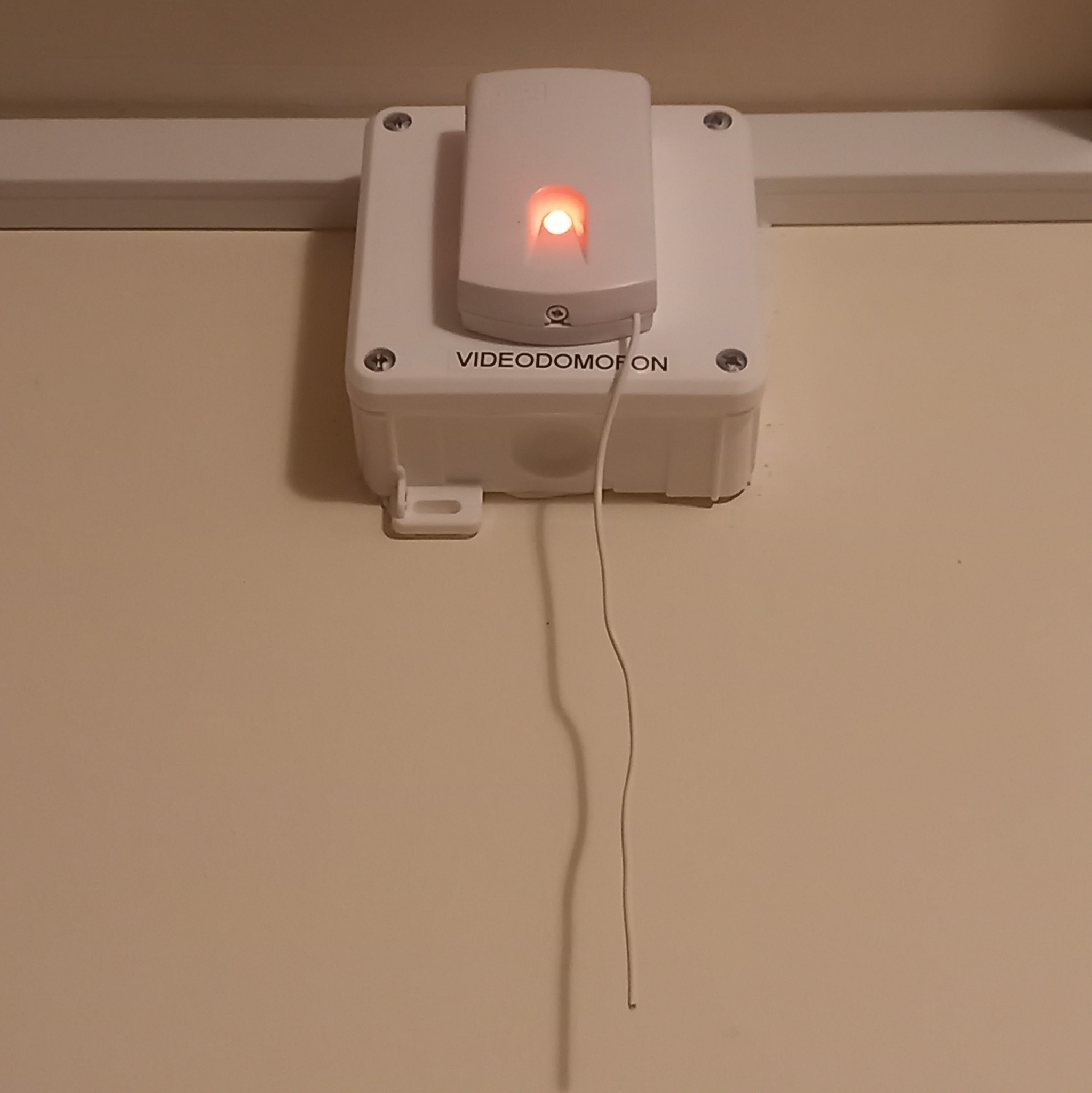 Dodatkowa funkcja videodomofonu-otwieranie drzwi przy pomocy pilota zdalnego sterowania