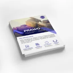 Stos ulotek reklamowych studiów prawniczych, prezentujący okładkę z absolwentką w todze i birecie, informacjami o programie, czasie trwania i uzyskanym tytule.