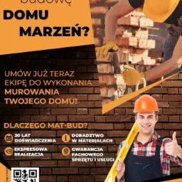 Plakat reklamowy firmy budowlanej Mat-Bud z hasłem 'Planujesz budowę DOMU MARZEŃ?' prezentujący murarza w trakcie pracy i uśmiechniętego pracownika z poziomicą, informacjami o doświadczeniu...