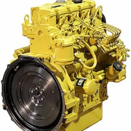 Żółty silnik spalinowy marki CAT, widoczne filtry i osprzęt, czyste tło.