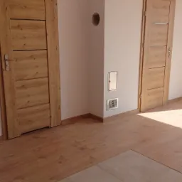 Montaż drzwi, paneli i terakoty