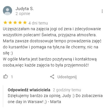 Zrzut ekranu pozytywnej recenzji użytkowniczki Judyty S. na temat zajęć jogi, podkreślającej świetną atmosferę i profesjonalizm prowadzącej Marty.
