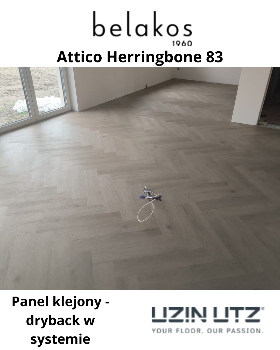 Jasnoszara podłoga z paneli ułożonych we wzór jodełki francuskiej w nowym pomieszczeniu z dużym oknem. Na podłodze leży zabawka.