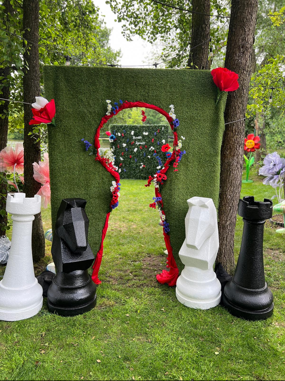 Klucz brama, secret garden, Alicja w Krainie Czarów.