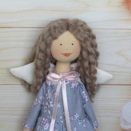 Przedmioty ręcznie robione tzw. handmade:

zabawki i lalki szmaciane, przytulanki dla dziecka, amigurumi (zabawki i lalki robione na szydełku z włóczki), ozdoby do dekoracji pokoju.