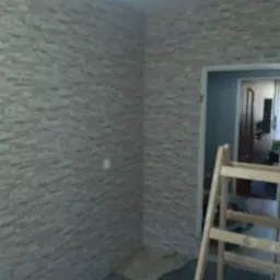 Ściana wykończona tapetą imitującą kamień, widoczna drabina malarska w trakcie prac wykończeniowych, wnętrze w trakcie odświeżania.