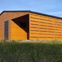 Garaż 6x6 + wiata 3x6 zabudowana panelem ażurowym, kolor złoty dąb jasny