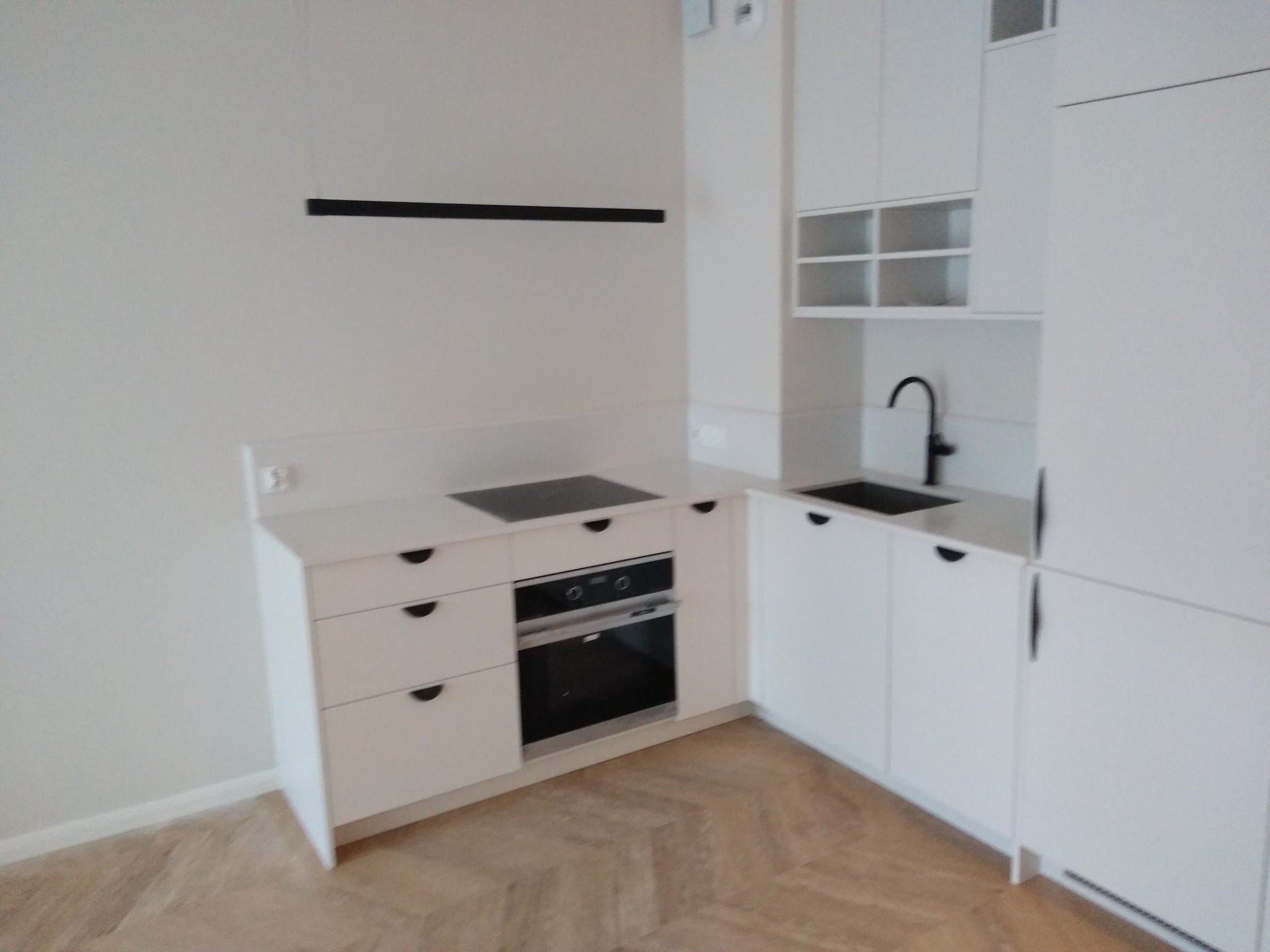 Kuchnia w zabudowie pralka i lodówka wykonana w laminacie szary mat