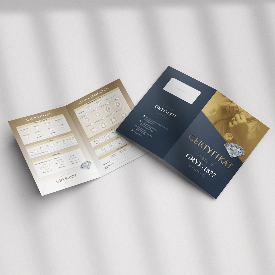 Rozłożona broszura i folder reklamowy jubilera Gryf-1877, prezentujące opis biżuterii, diamentów i certyfikat jakości na białym tle.