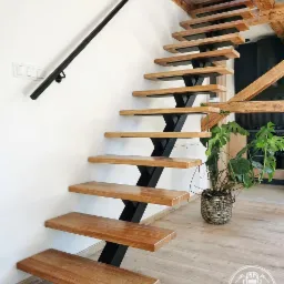 Schody metalowe jednobiegowe