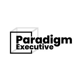 The Sign Design - Czarno-białe logo firmy Paradigm Executive z geometrycznym symbolem sześcianu w lewym górnym rogu.