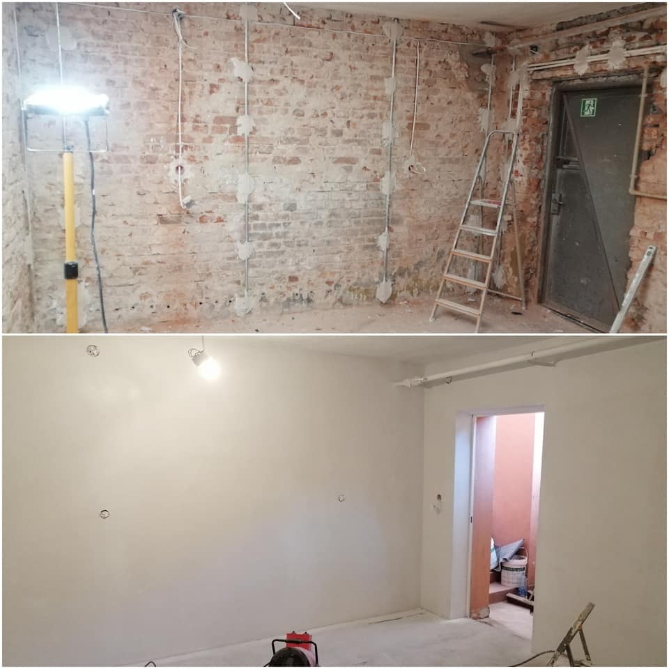 Porównanie stanu pomieszczenia przed i po: surowa ceglana ściana z instalacją elektryczną w rurkach kontra gładka, pomalowana ściana z widocznymi punktami oświetleniowymi.