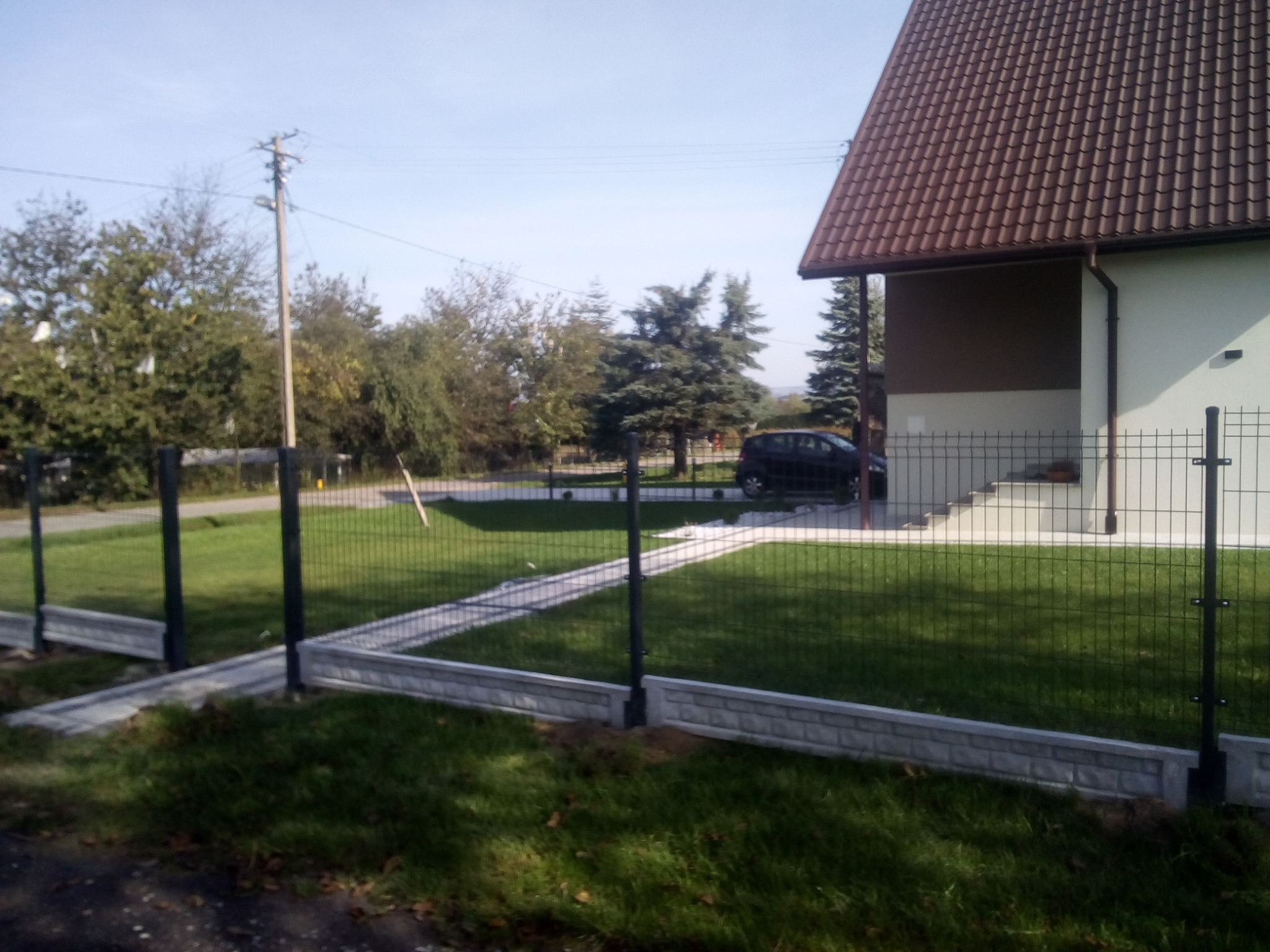 Montaż ogrodzeń panelowych i z siatki